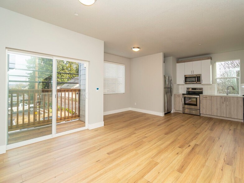 436 NE Stafford St, Portland, OR à vendre - Photo intérieure - Image 2 de 6