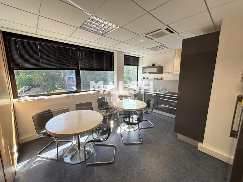 Office in Lyon for sale - Interior Photo - Image 3 of 14