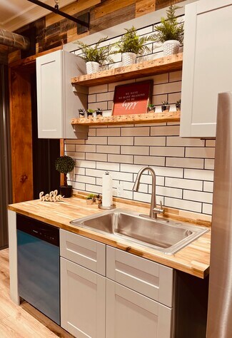 Plus de détails pour 160 S Poplar St, Elizabethtown, PA - Local d'activités à louer