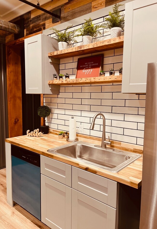 Plus de détails pour 160 S Poplar St, Elizabethtown, PA - Local d'activités à louer