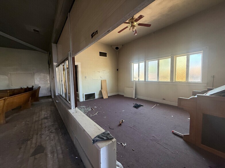 284 E Hermosa St, Lindsay, CA à vendre - Photo du bâtiment - Image 2 de 18