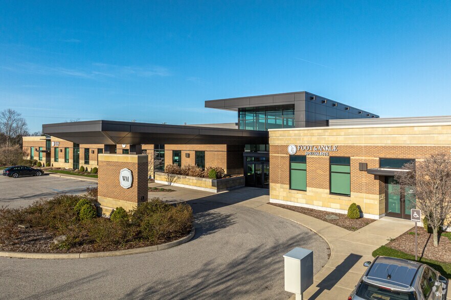 1450 Farr Rd, Norton Shores, MI à louer - Photo du bâtiment - Image 2 de 12