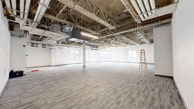 880 16th Ave SW, Calgary, AB à louer Photo intérieure- Image 2 de 6