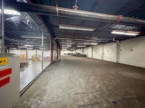 300 Diamond Dr NW, Huntsville, AL for lease Interior Photo- Image 2 of 10