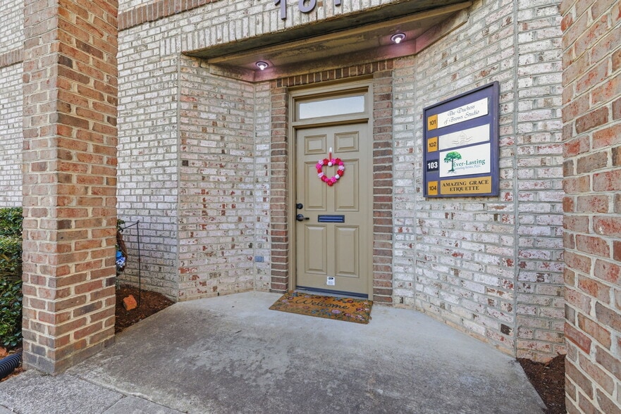 181 Wind Chime Ct, Raleigh, NC for lease - Building Photo - Image 2 of 18