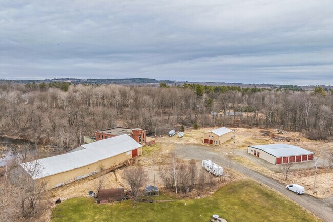 Plus de détails pour 60 Mill St, Corinna, ME - Spécialité à vendre