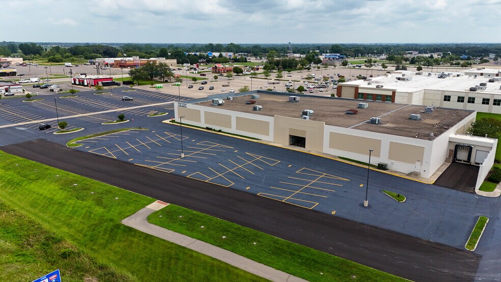 1405 18th Ave NW, Austin, MN à louer - Aérien - Image 2 de 7