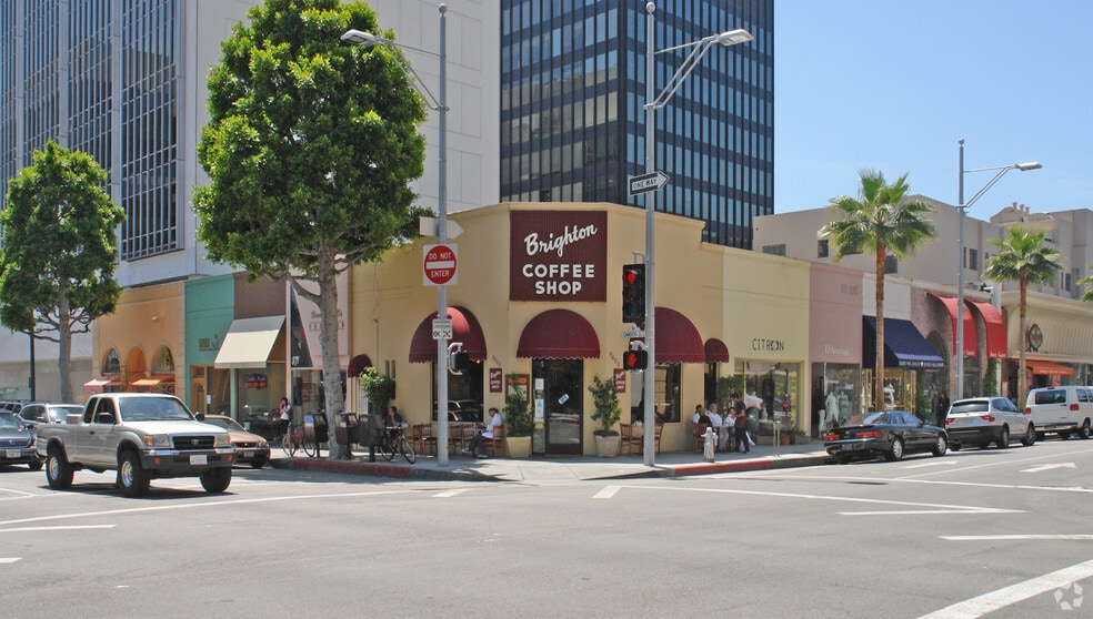 363-371 N Camden Dr, Beverly Hills, CA for lease - Primary Photo - Image 3 of 4