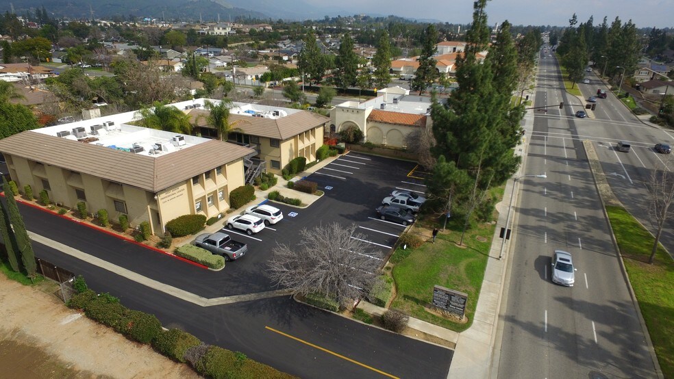 1305 W Arrow Hwy, San Dimas, CA for lease - Building Photo - Image 1 of 12