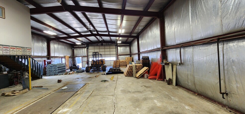 5235 Highway 10, Drumheller, AB à vendre - Photo du bâtiment - Image 2 de 27