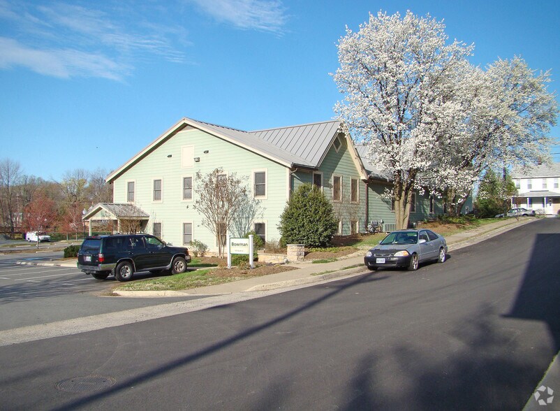 101 South St SE, Leesburg, VA à louer - Photo du bâtiment - Image 2 de 14
