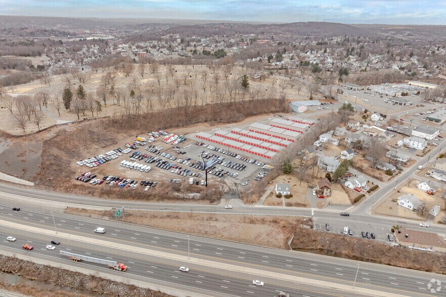 497 Plank Rd, Waterbury, CT à louer - Photo principale - Image 1 de 4