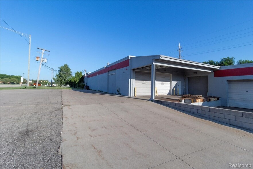 1462 Imlay City Rd, Lapeer, MI for lease - Primary Photo - Image 1 of 11