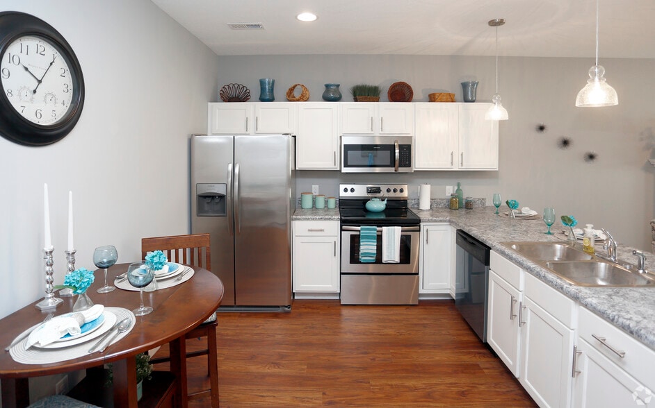 8005 Cardinal Cir, Pendleton, IN à vendre - Photo intérieure - Image 3 de 4