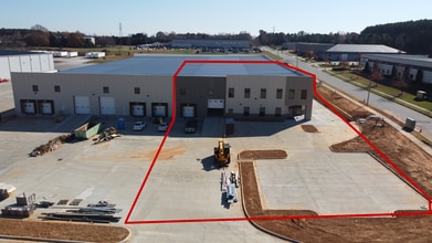 168 Thunder Rd, Mooresville, NC à louer Photo du bâtiment- Image 2 de 8