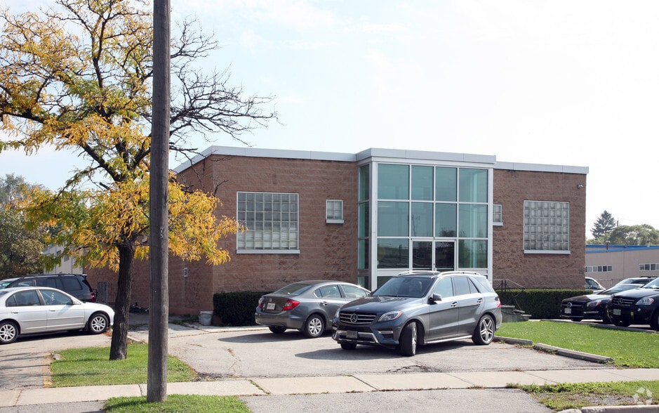 75 Torbarrie Rd, Toronto, ON for sale - Primary Photo - Image 1 of 1