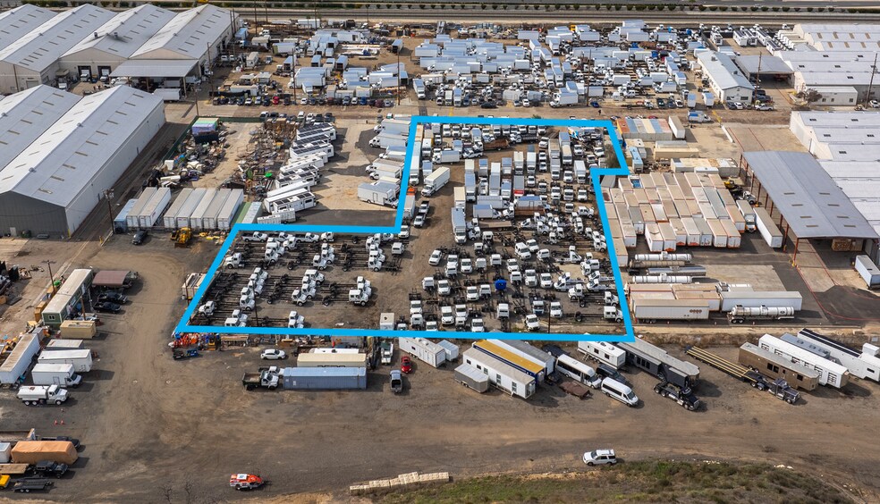 25597 Springbrook Ave, Santa Clarita, CA à louer - Photo du bâtiment - Image 3 de 3