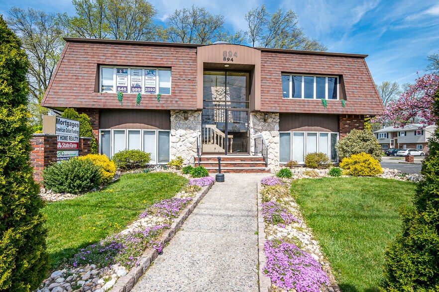 894 Green St, Iselin, NJ à vendre - Photo du bâtiment - Image 2 de 45