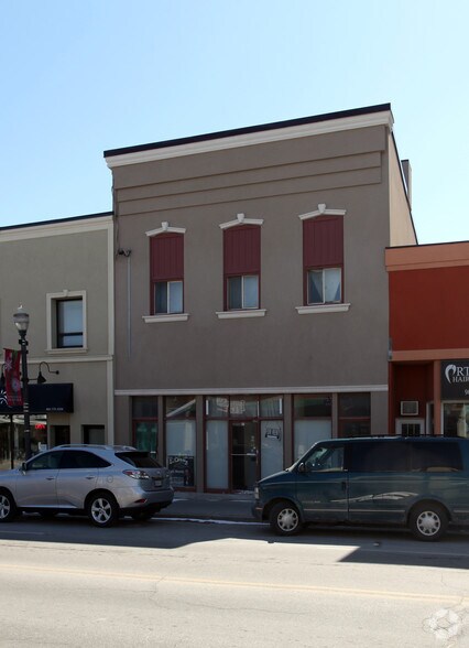 16 Holland St W, Bradford West Gwillimbury, ON à vendre - Photo principale - Image 1 de 1
