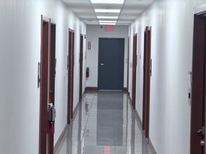 1000 W Pembroke Rd, Hallandale Beach, FL for lease Interior Photo- Image 2 of 4