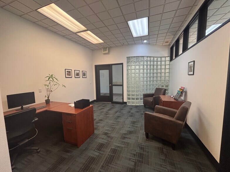 2404 W Bank Dr, Boise, ID for lease - Building Photo - Image 2 of 5
