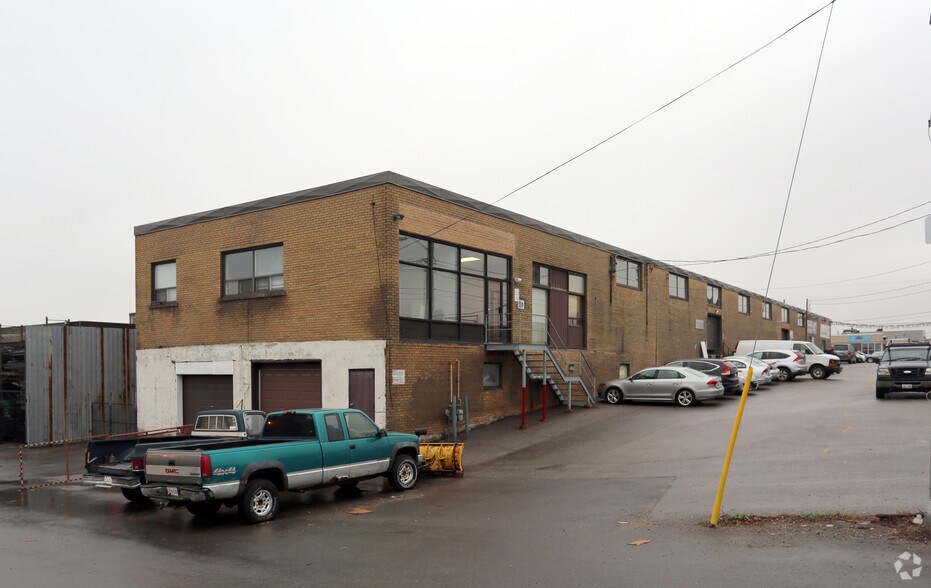 77 Densley Av, Toronto, ON à louer - Photo du bâtiment - Image 2 de 2