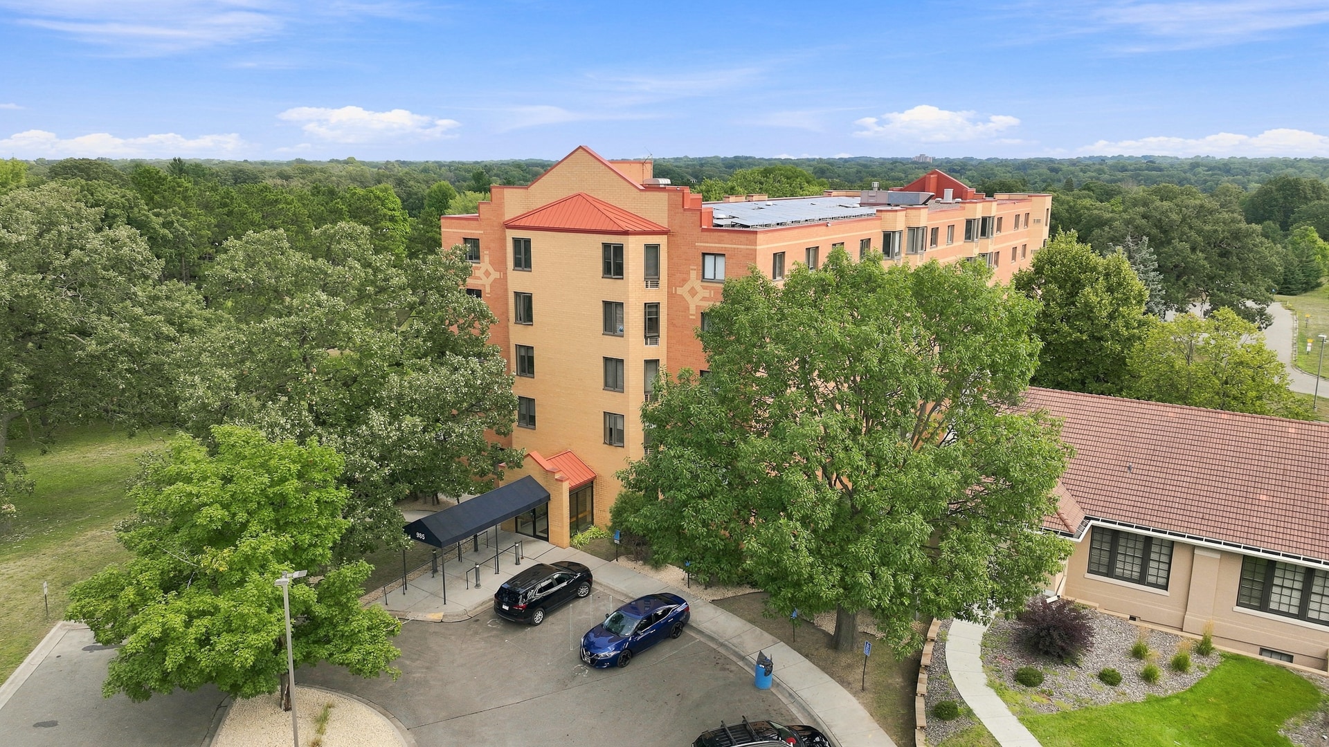 985 Ivy Ave E, Saint Paul, MN for sale Building Photo- Image 1 of 86