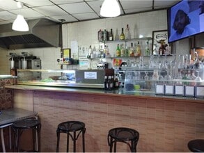 Retail in Barcelona, Barcelona for lease Interior Photo- Image 2 of 4