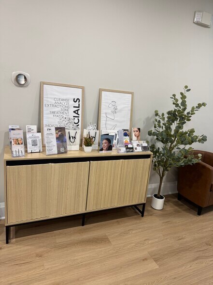 610 Colonial Park Dr, Roswell, GA à louer - Photo du bâtiment - Image 3 de 10