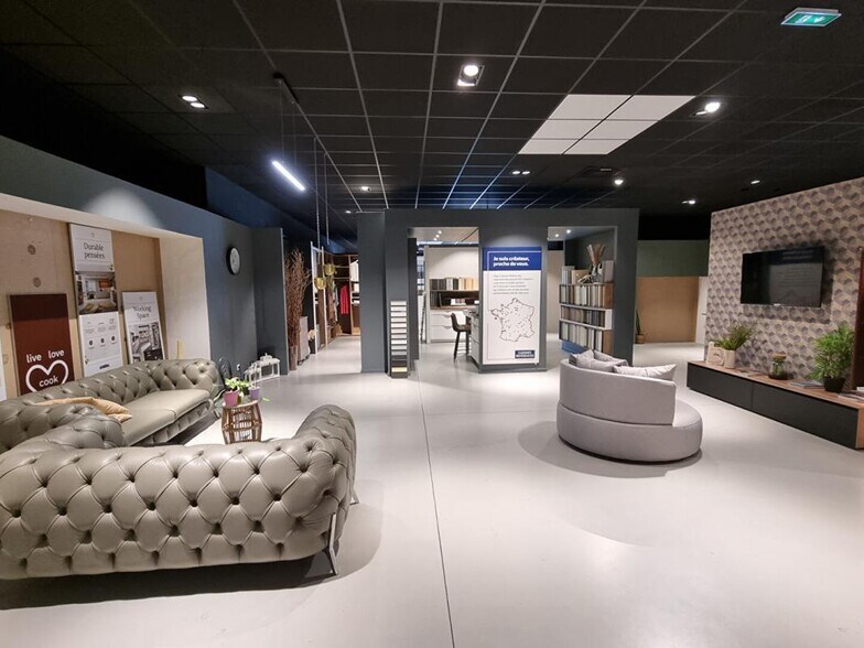 Retail in Anse for lease - Interior Photo - Image 3 of 3