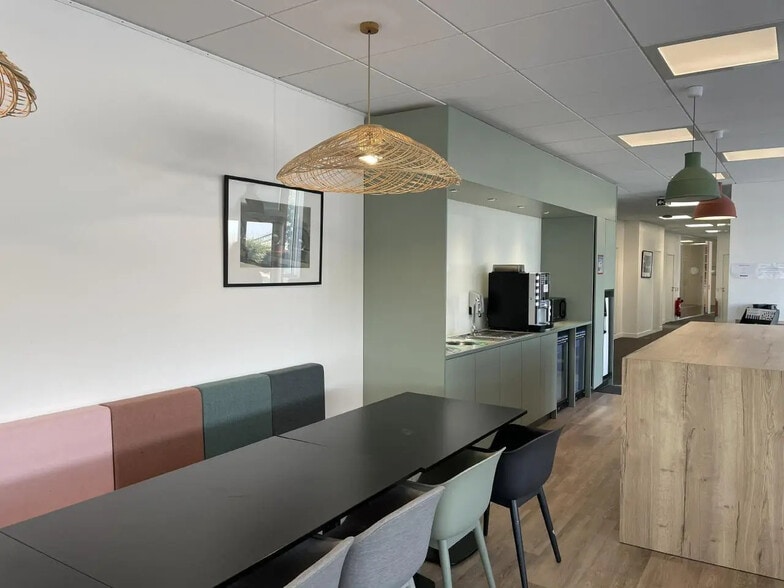 Office in Tremblay-en-France for lease - Building Photo - Image 3 of 7