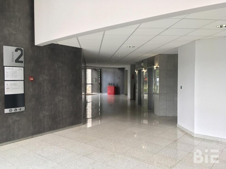 21 Avenue De Canteranne, Pessac for lease - Lobby - Image 2 of 16