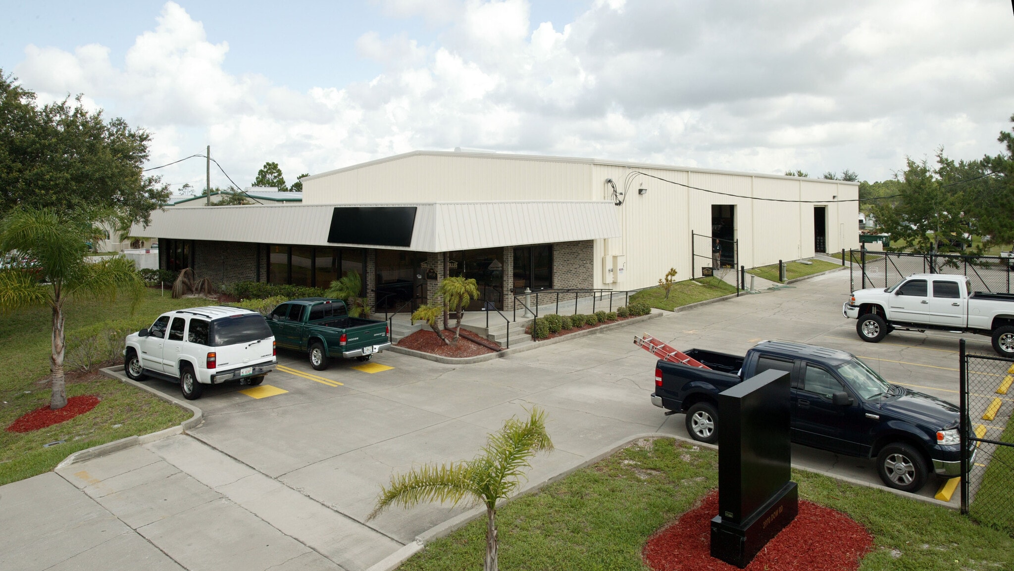 3970 Dow Rd, Melbourne, FL for lease Primary Photo- Image 1 of 6