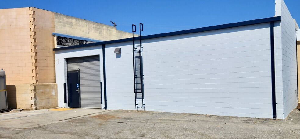 7411 Bellaire Ave, North Hollywood, CA for lease - Building Photo - Image 2 of 13