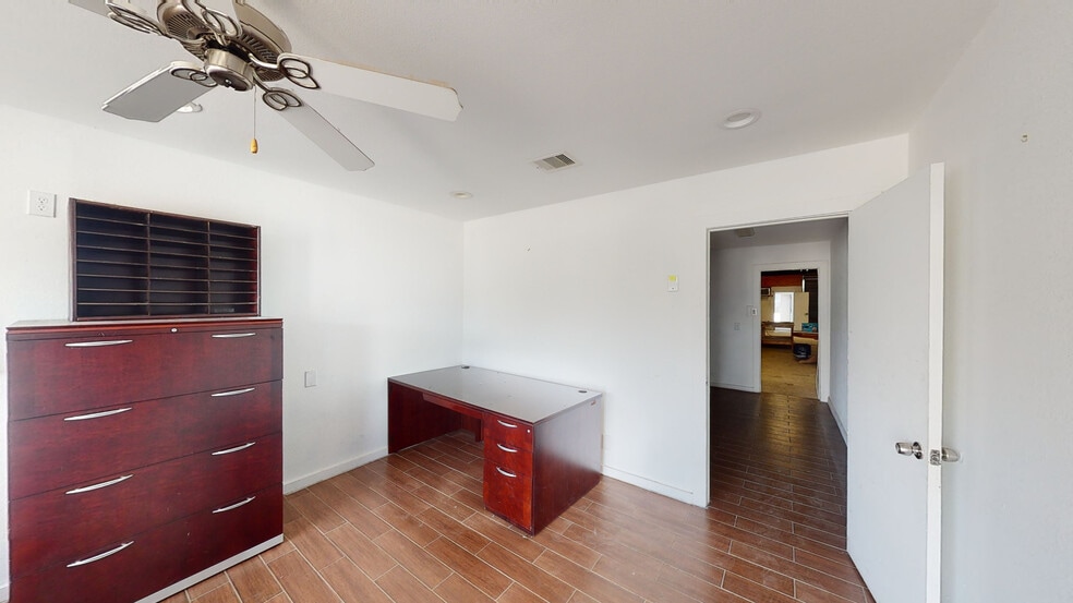 2021 Aldine Mail Route Rd, Houston, TX à louer - Numérisation 3D de Matterport - Image 2 de 19