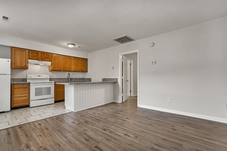 3593-3607 Gum Dr, Portsmouth, VA for sale - Building Photo - Image 2 of 6