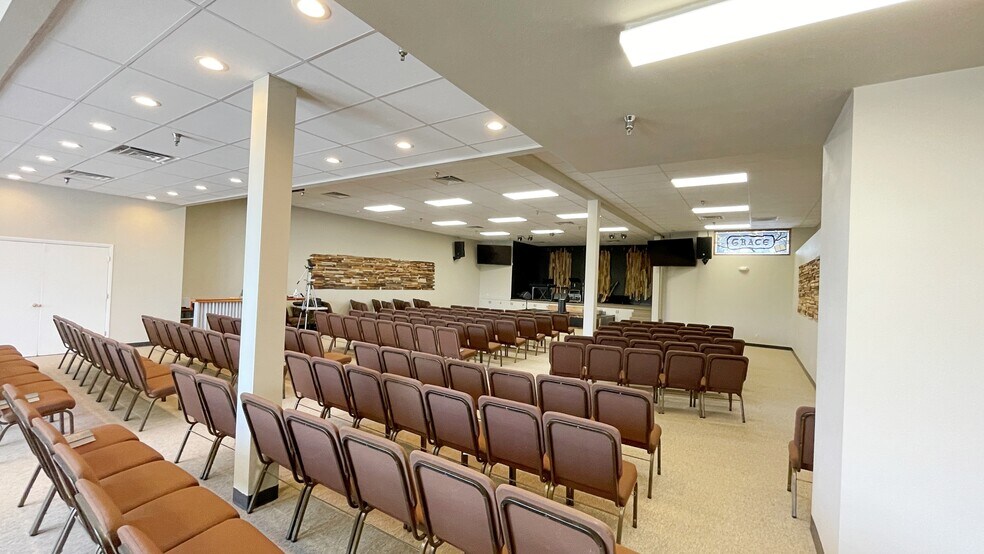 208 N 1st Ave, Sandpoint, ID à vendre - Photo du bâtiment - Image 2 de 7