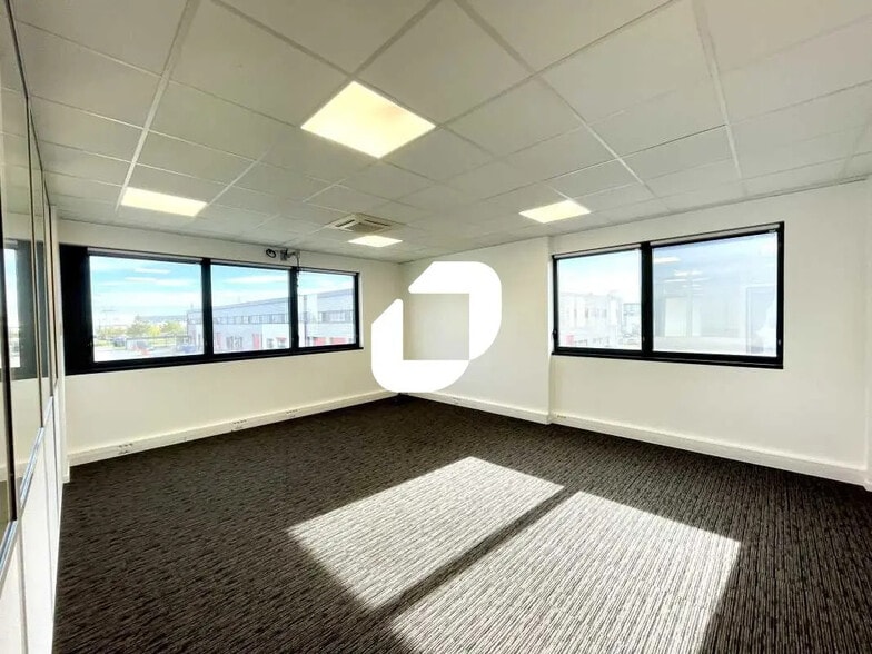 355 Avenue Henri Schneider, Meyzieu à louer - Photo intérieure - Image 3 de 15