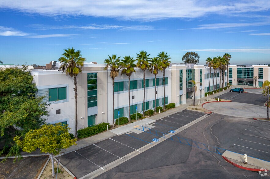 5738 Pacific Center Blvd, San Diego, CA à vendre - Photo principale - Image 1 de 6