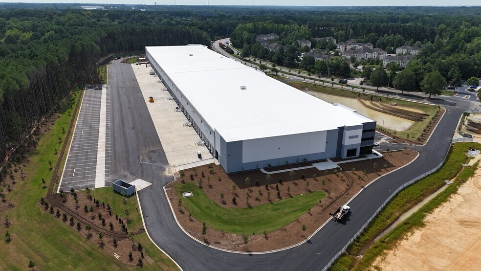 500 N Greenfield Pky, Garner, NC à louer - Photo du bâtiment - Image 2 de 3