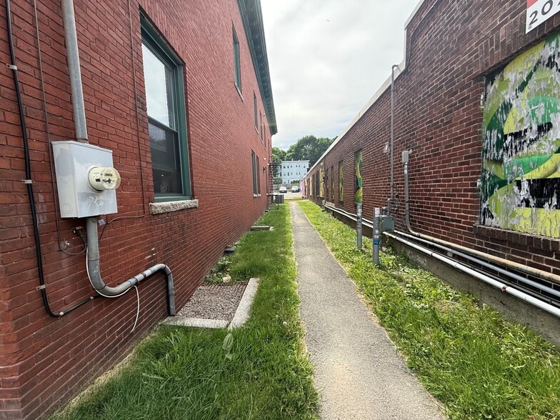 540 Deering Ave, Portland, ME for lease - Building Photo - Image 3 of 8