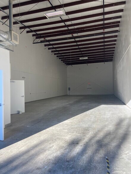 5032 Forsyth Commerce Rd, Orlando, FL à louer - Photo du bâtiment - Image 3 de 6