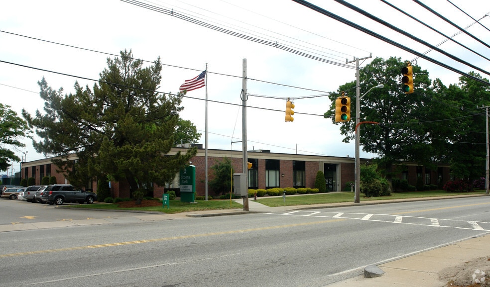 443 Jefferson Blvd, Warwick, RI à louer - Photo du bâtiment - Image 3 de 14