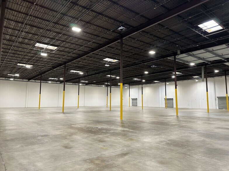 14385 Industry Cir, La Mirada, CA for lease - Building Photo - Image 1 of 3