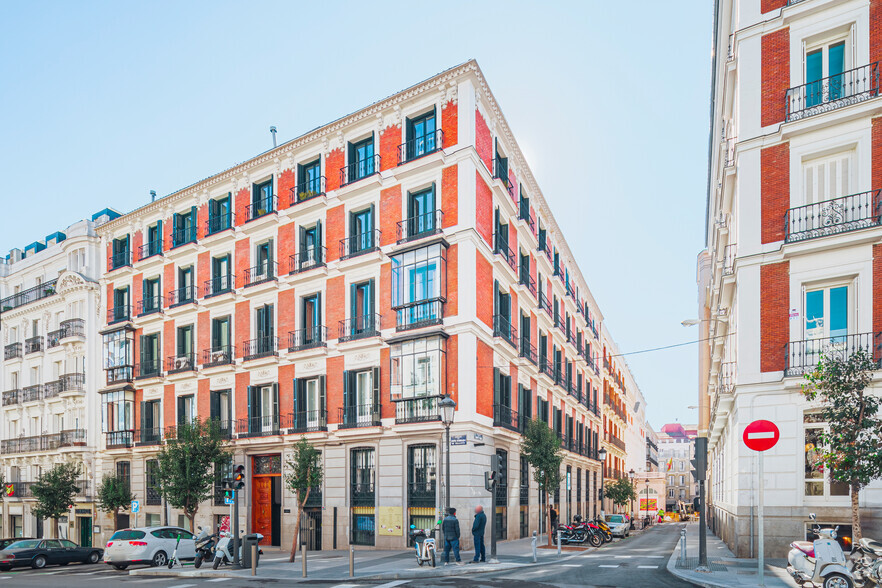 Calle de Bárbara de Braganza, 10, Madrid, Madrid à louer - Photo principale - Image 1 de 1