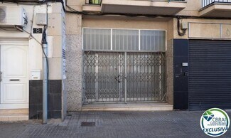 Plus de détails pour Multi-résidentiel à vendre