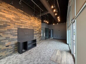 14201 N Santa Fe Ave, Edmond, OK à louer Photo intérieure- Image 1 de 12