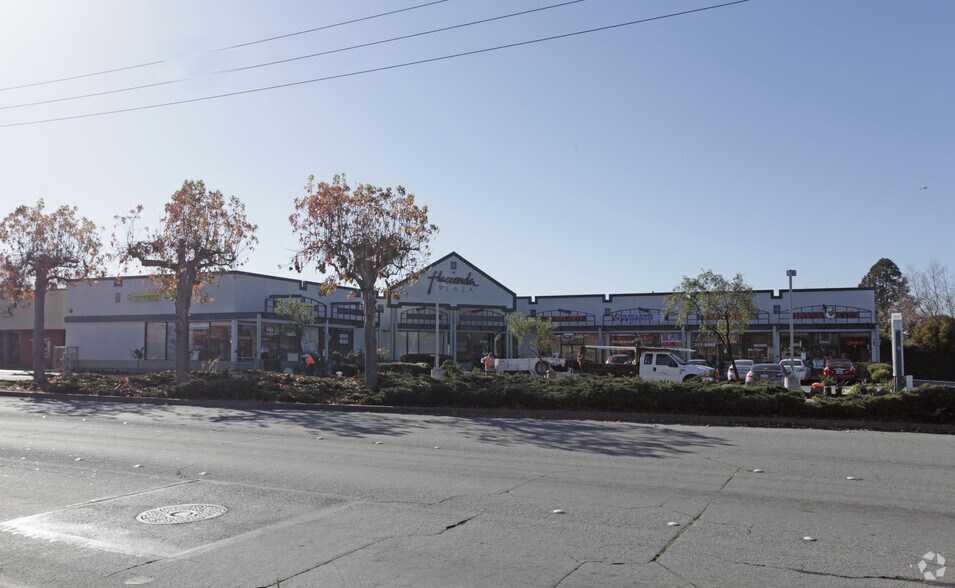 17735-17685 Hesperian Blvd, San Lorenzo, CA à louer - Photo du bâtiment - Image 1 de 4