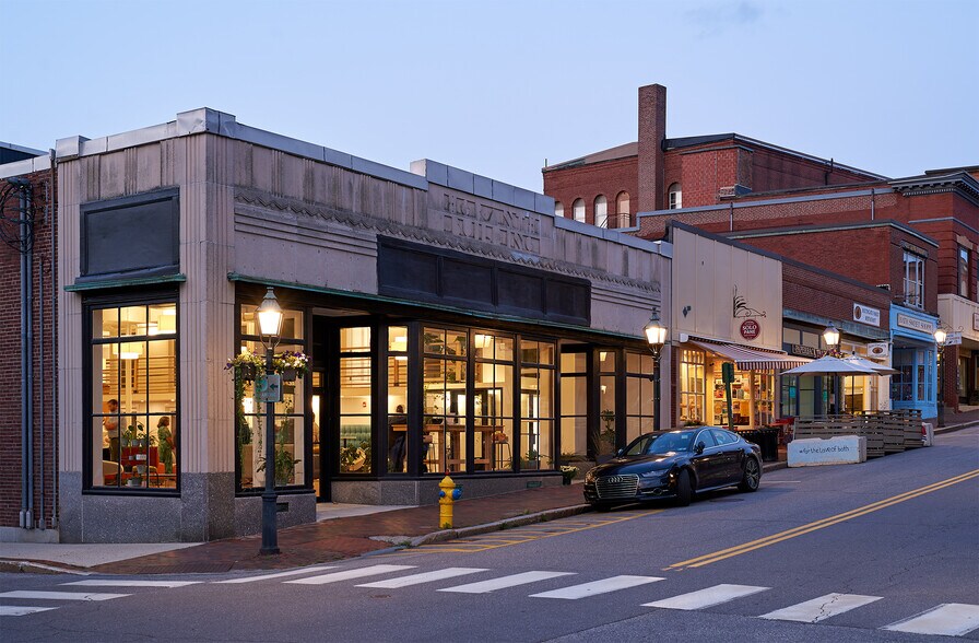 31 Centre St, Bath, ME à louer - Photo du bâtiment - Image 1 de 14
