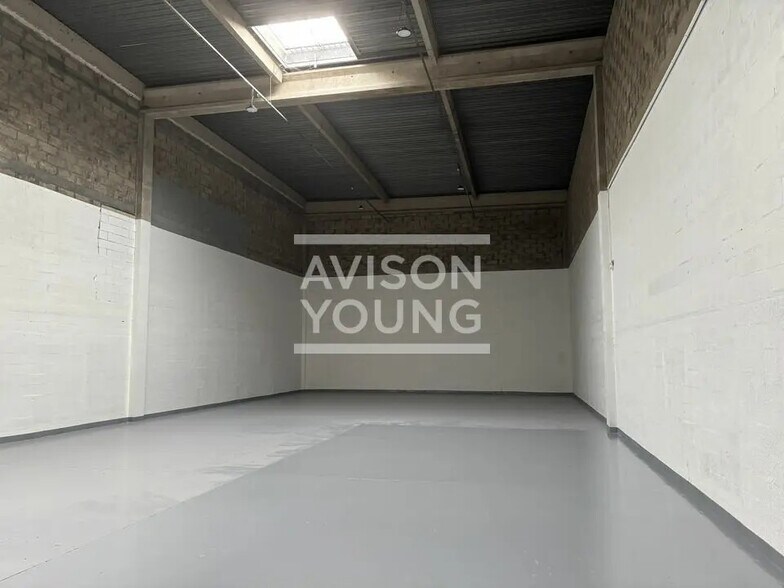 Flex in Gennevilliers for lease - Interior Photo - Image 1 of 5